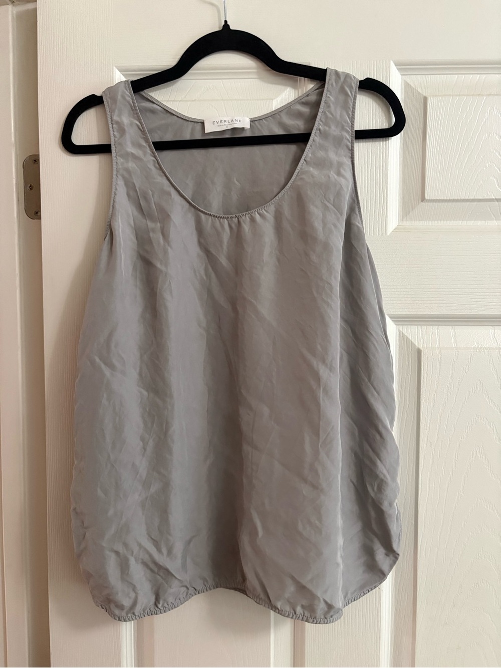 100% Silk Everlane tank top sleeveless stripe quiet luxury neutral minimalist M